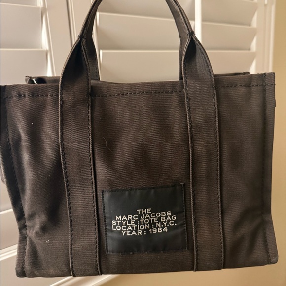 Marc Jacobs Medium Tote Bag
No strap - Picture 2 of 6